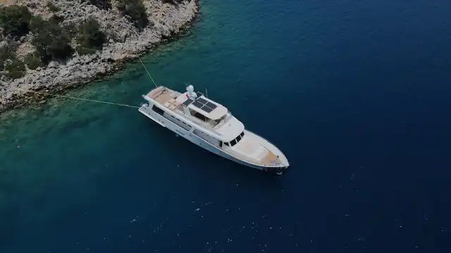 YT 1049