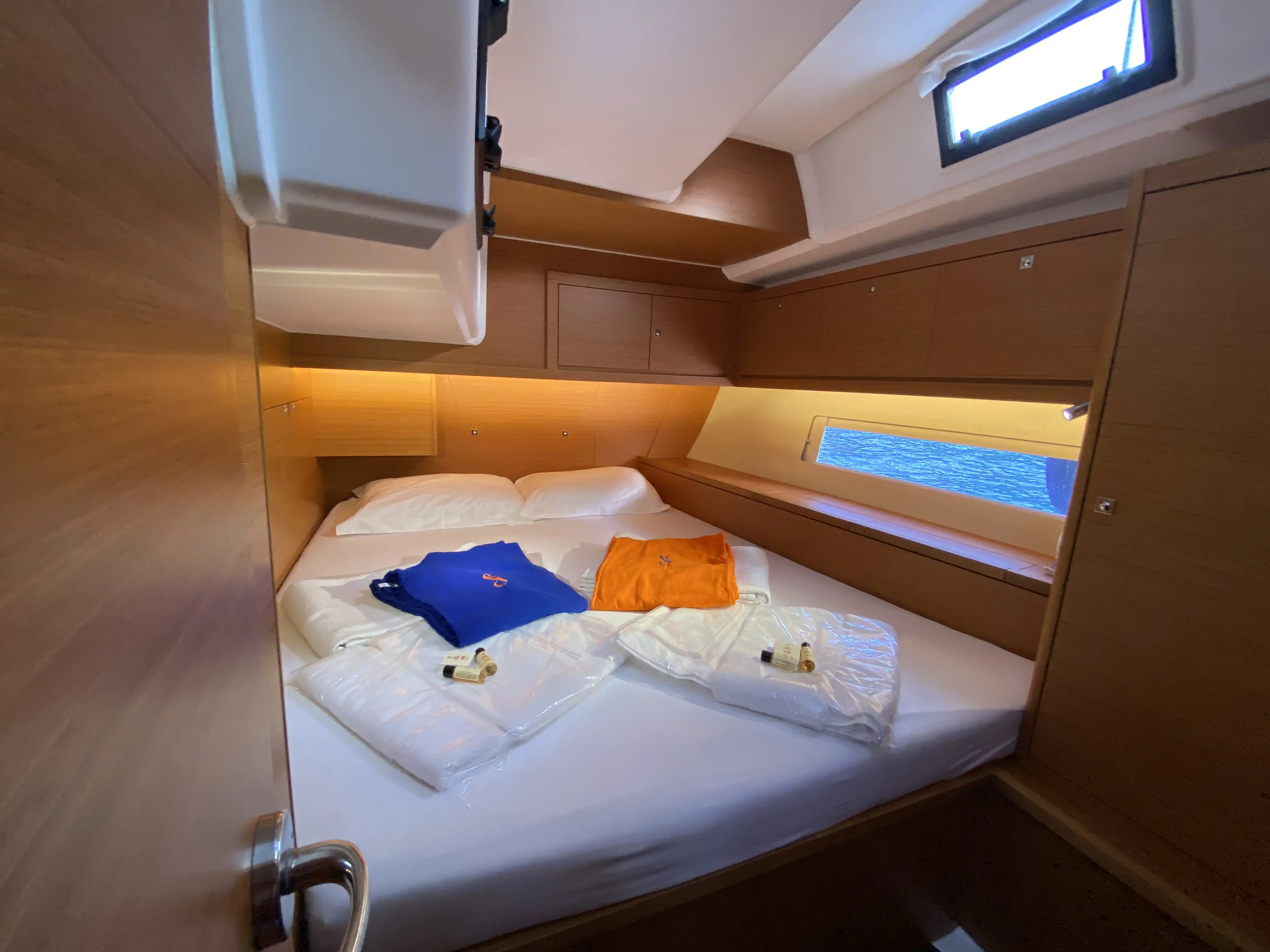 YT 1071 - Weekly Charter