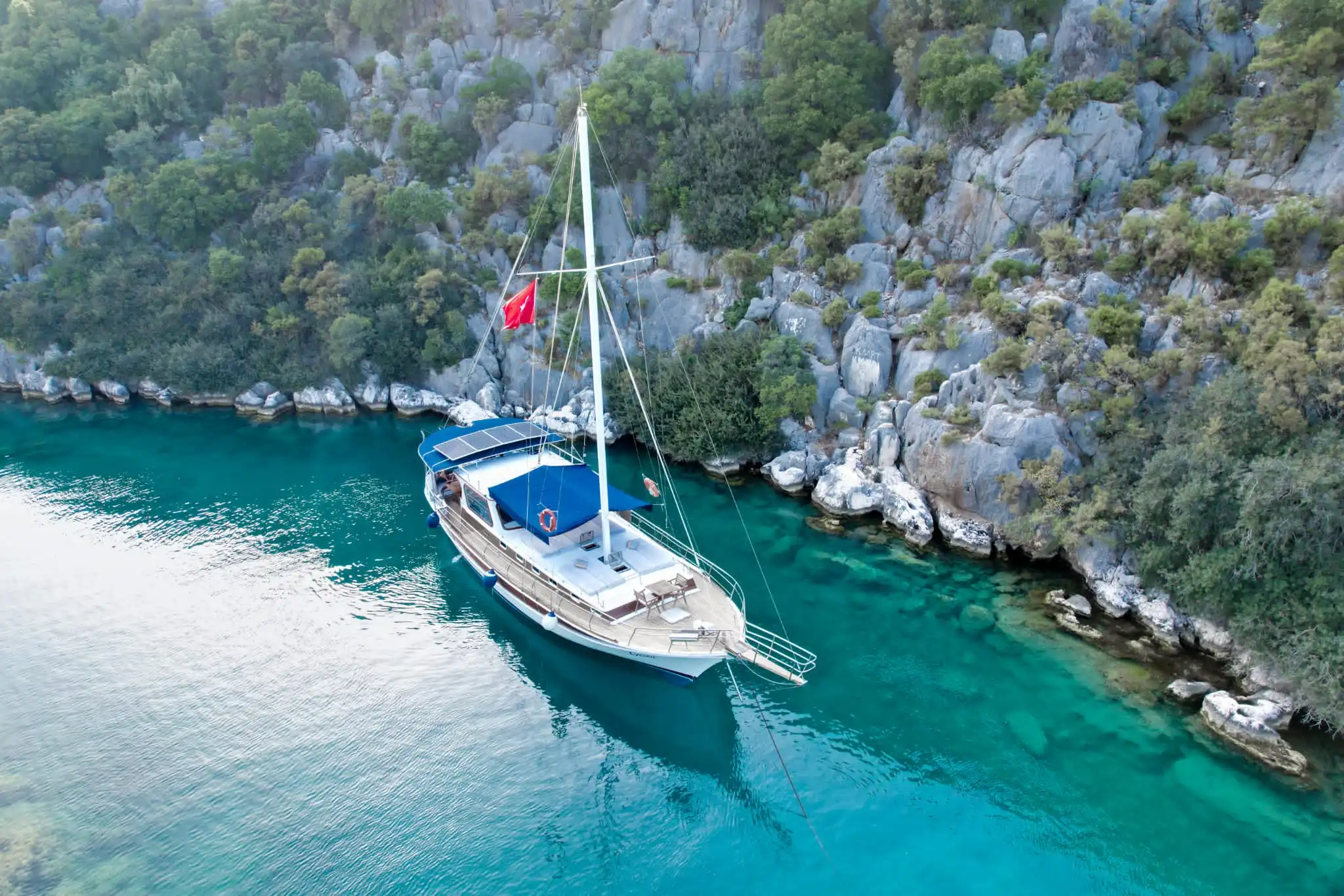 YT 1132 - Weekly Charter
