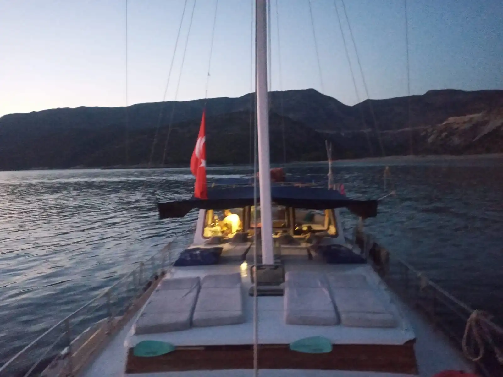 YT 1132 - Weekly Charter