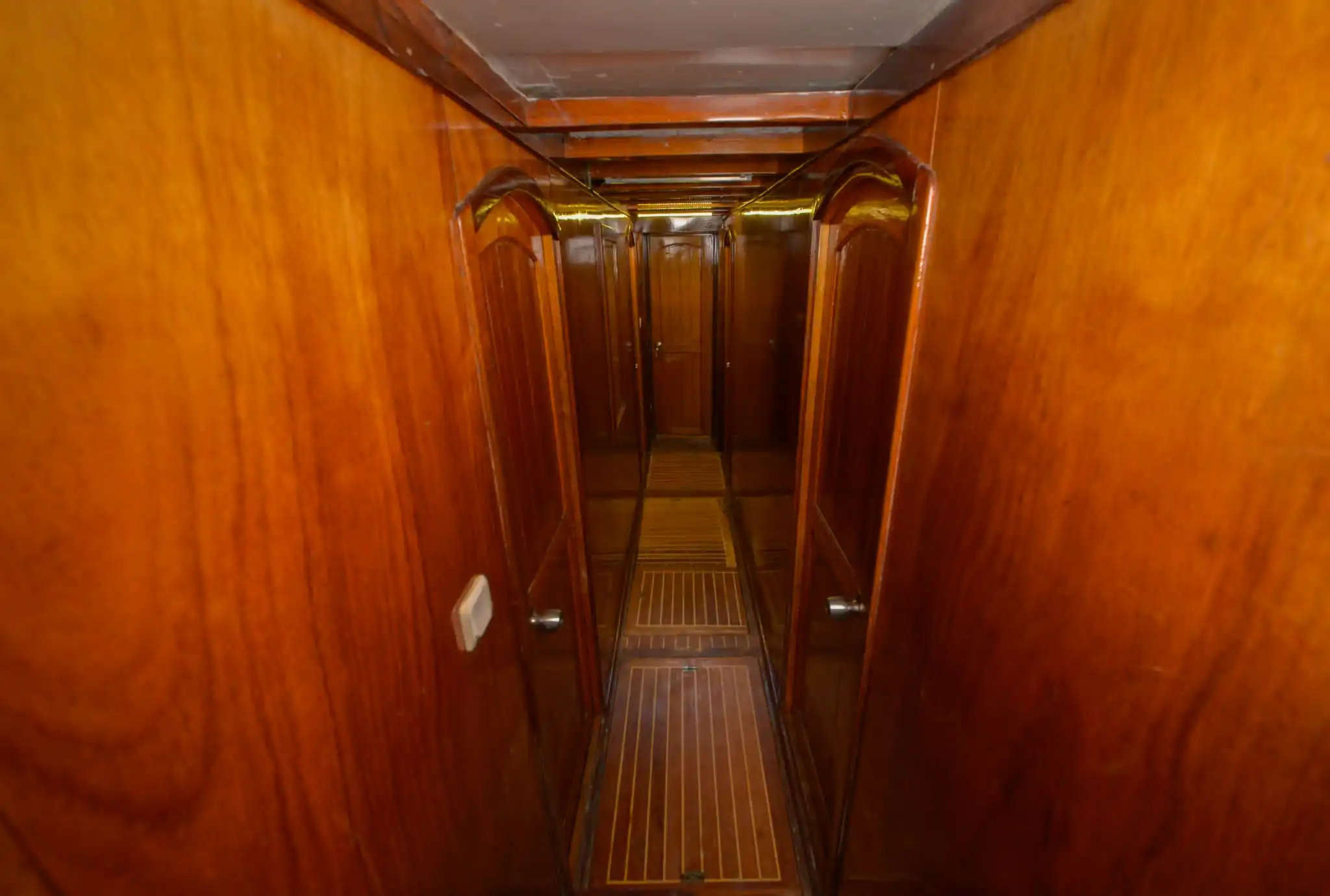 YT 1132 - Weekly Charter