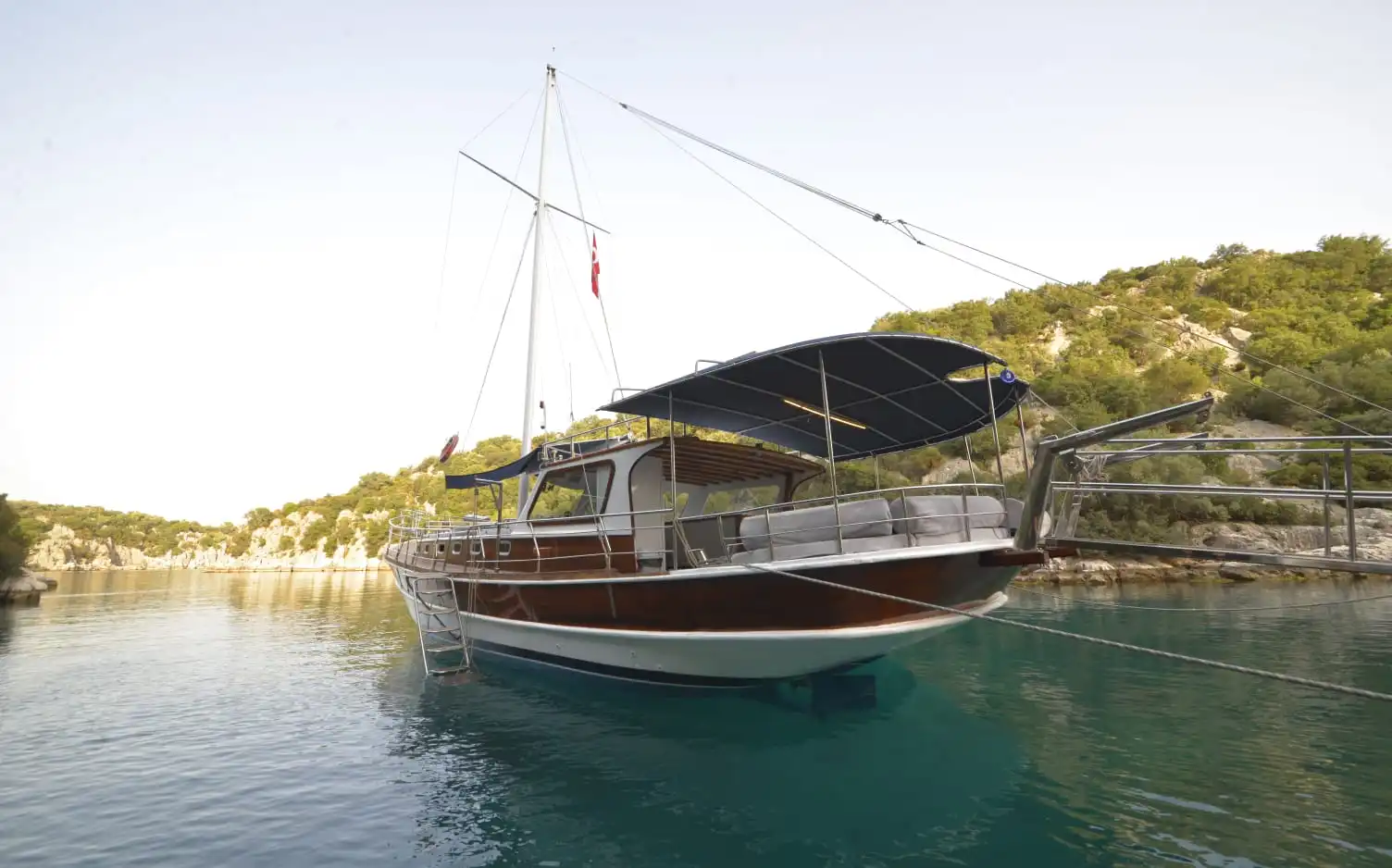 YT 1132 - Weekly Charter