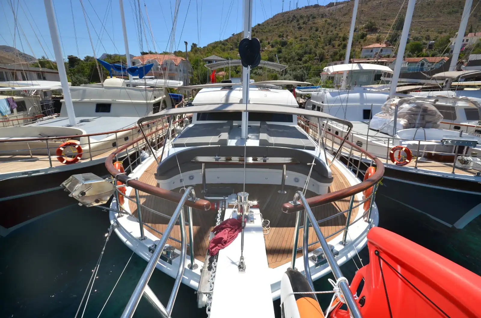 YT 1136 - Weekly Charter