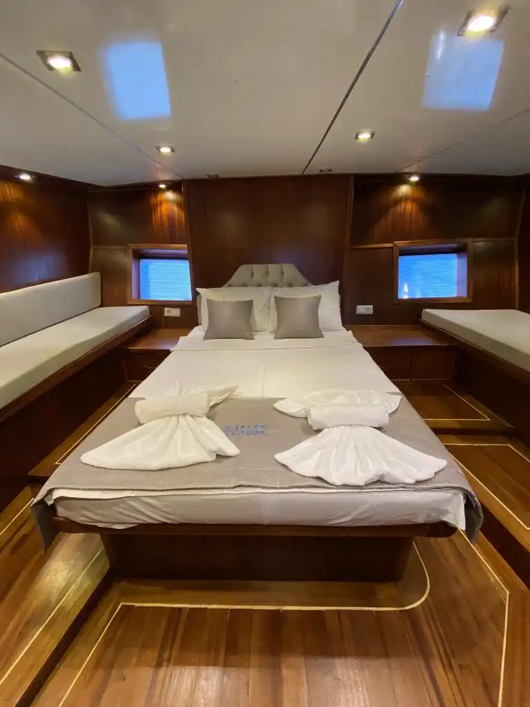 YT 1137 - Weekly Charter