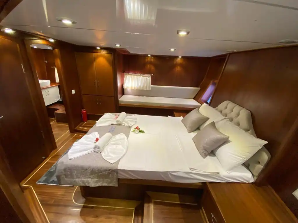 YT 1138 - Weekly Charter