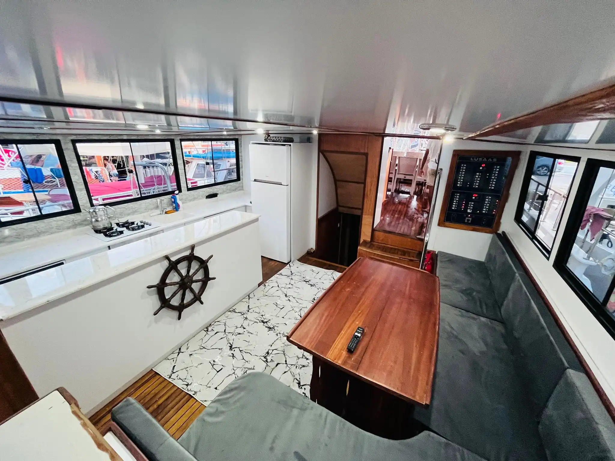 YT 1148 - Weekly Charter