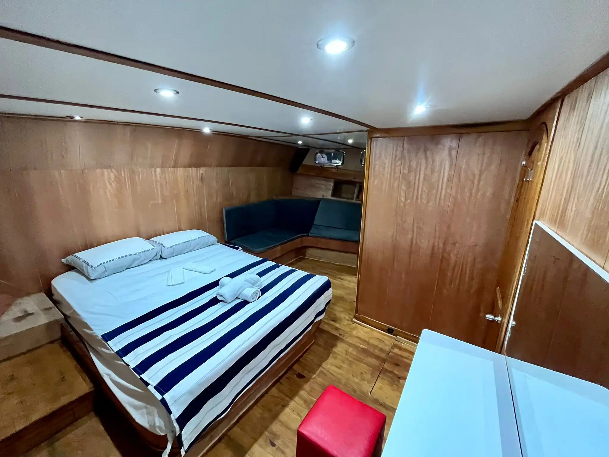 YT 1148 - Weekly Charter