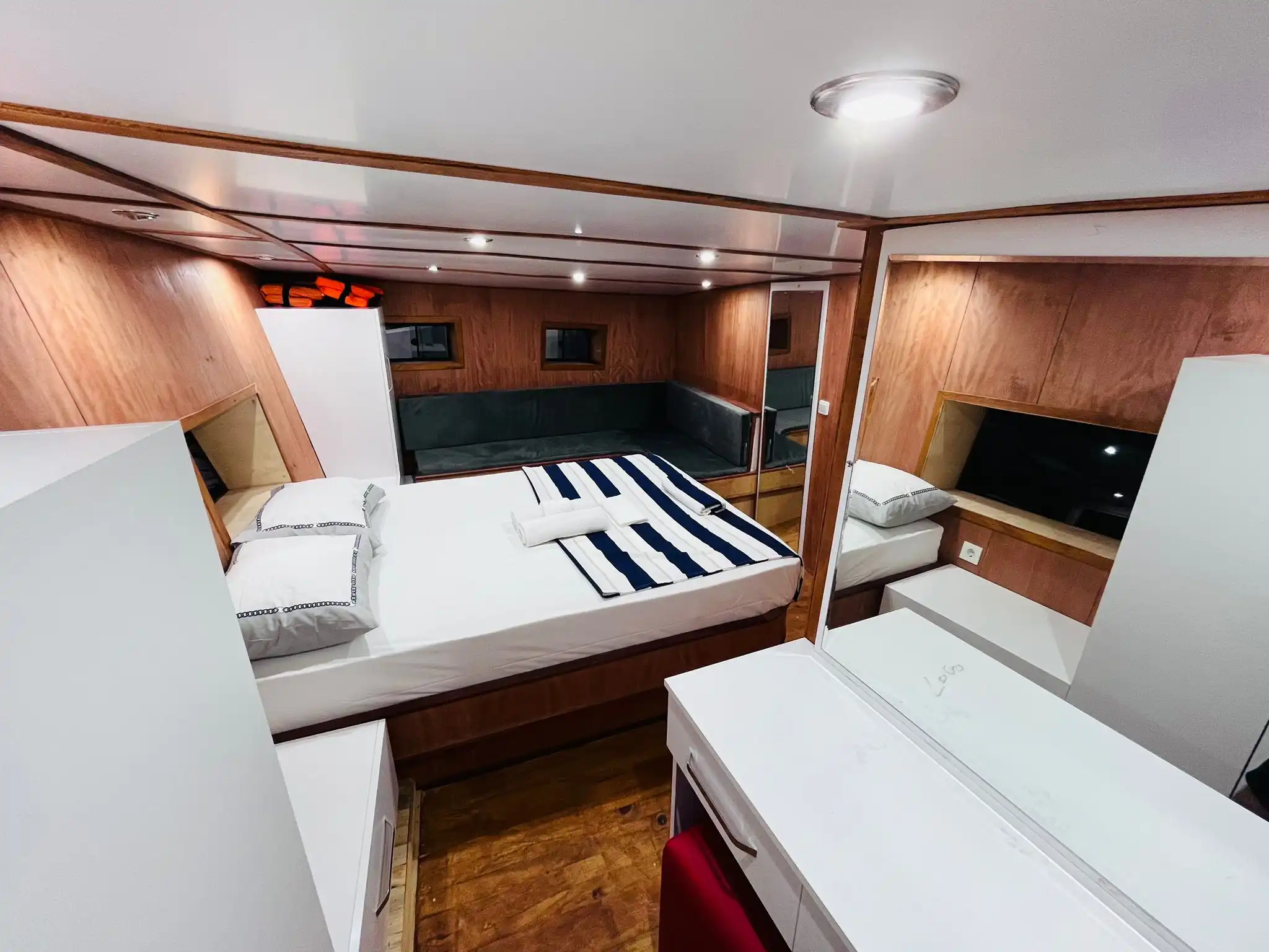 YT 1148 - Weekly Charter