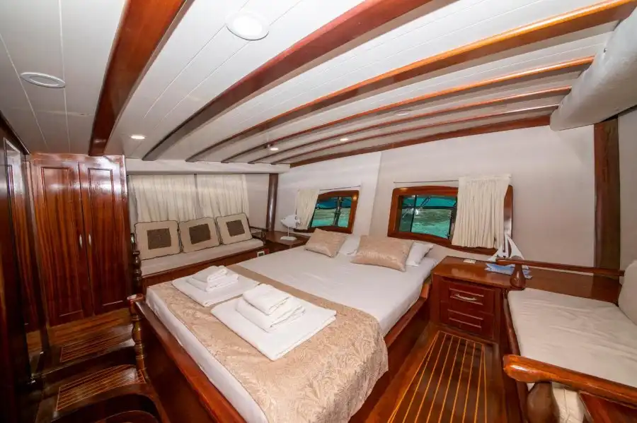 YT 1149 - Weekly Charter