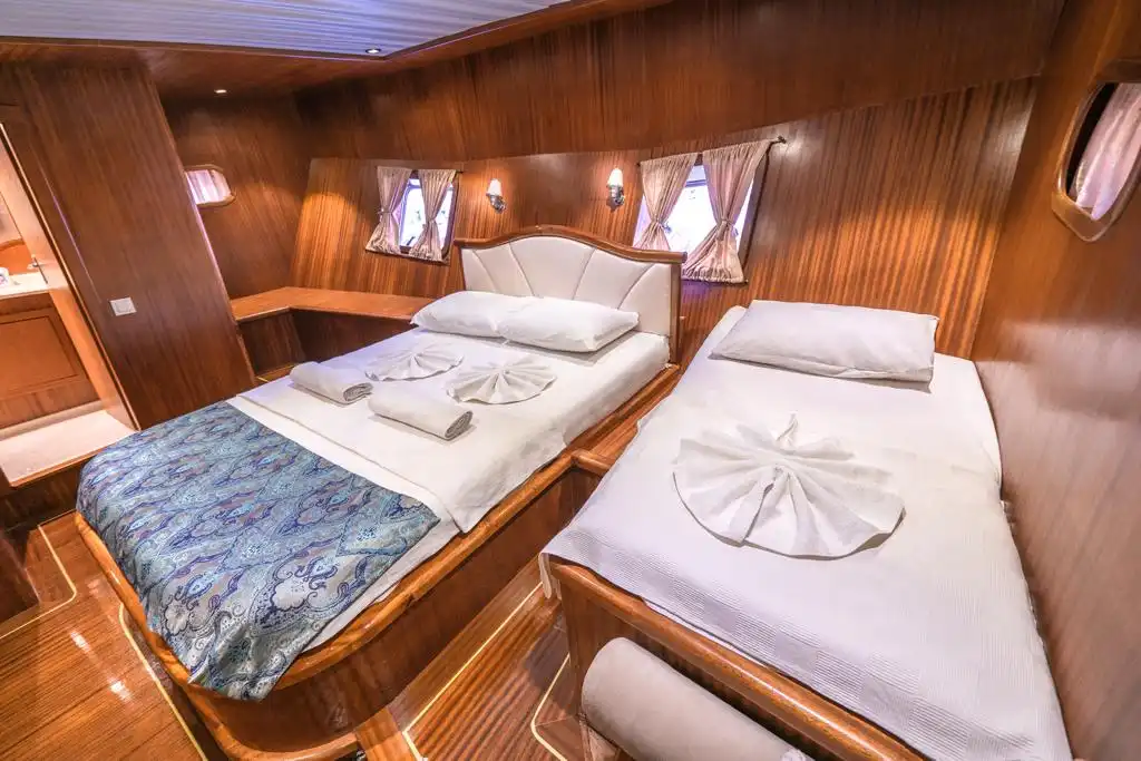 YT 1150 - Weekly Charter