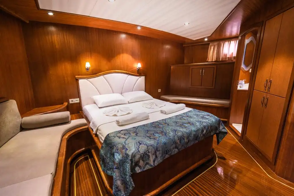 YT 1150 - Weekly Charter