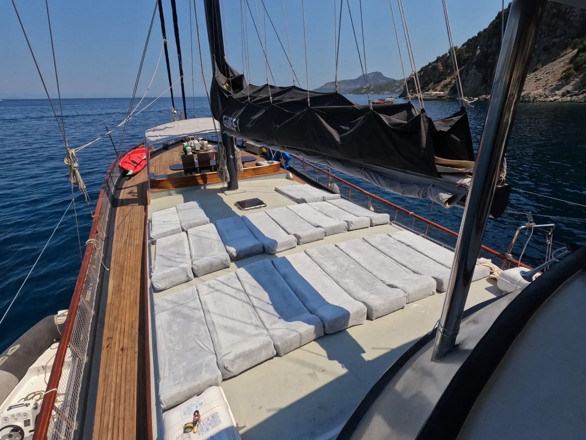 YT 1018 - Weekly Charter