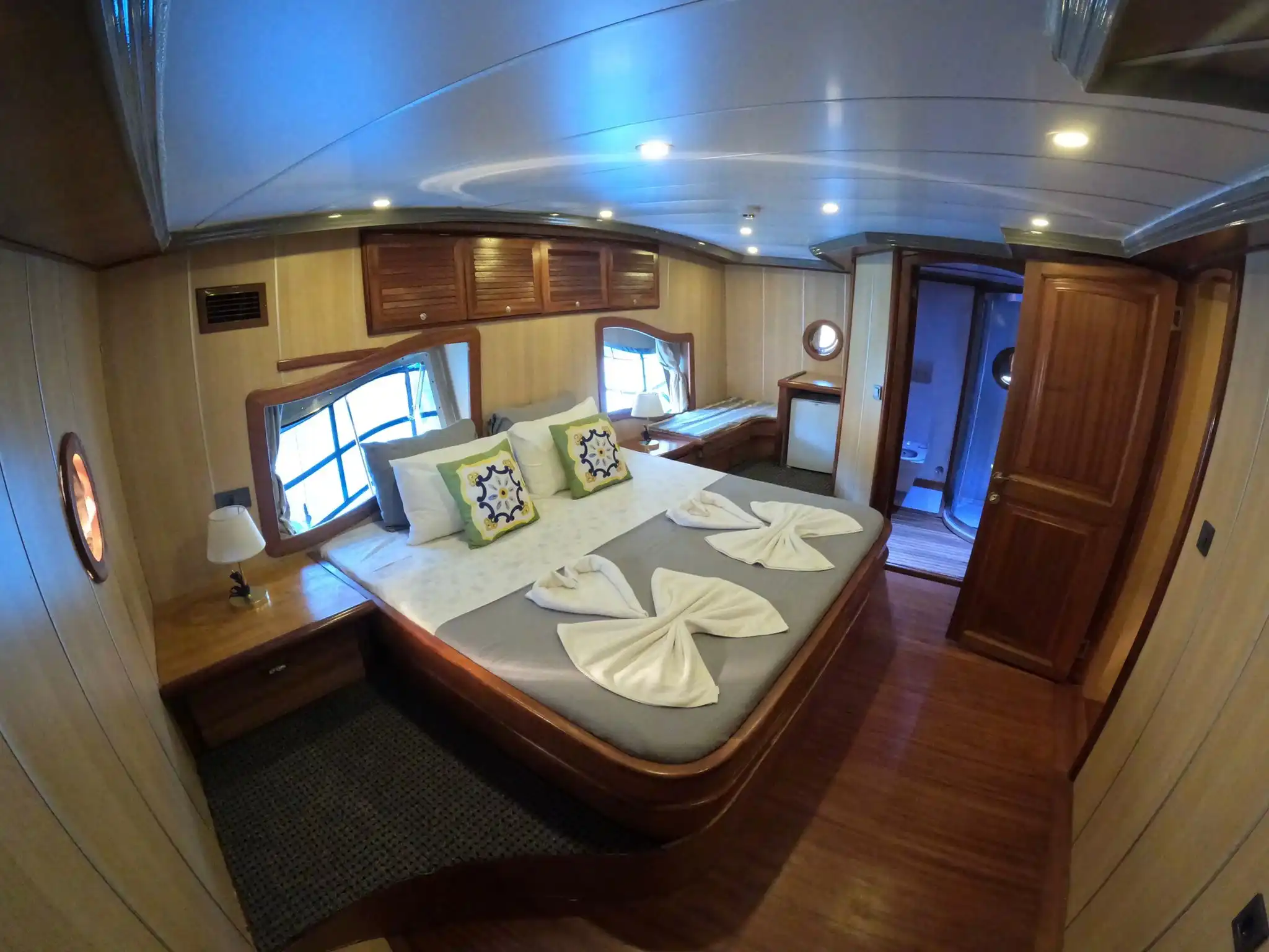 YT 1018 - Weekly Charter