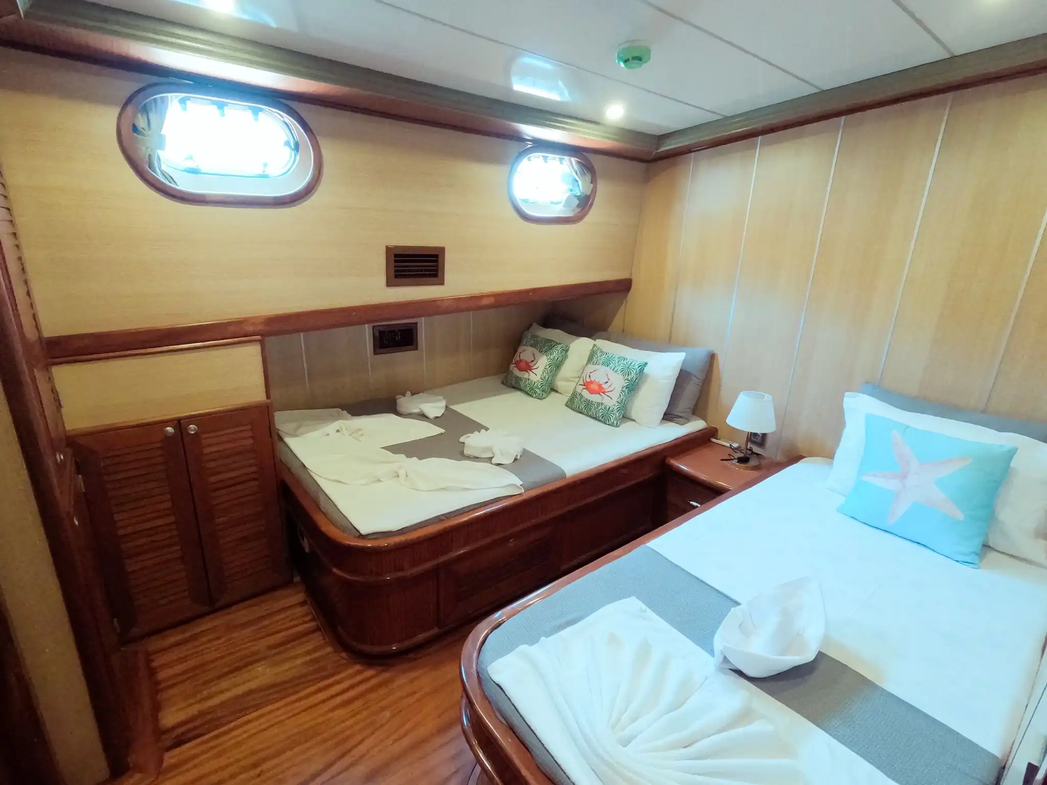 YT 1018 - Weekly Charter