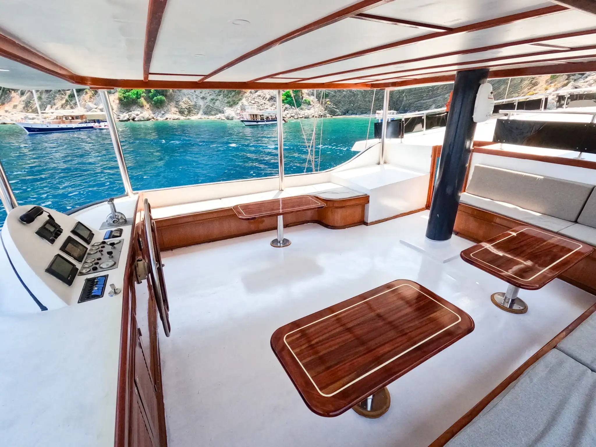 YT 1018 - Weekly Charter