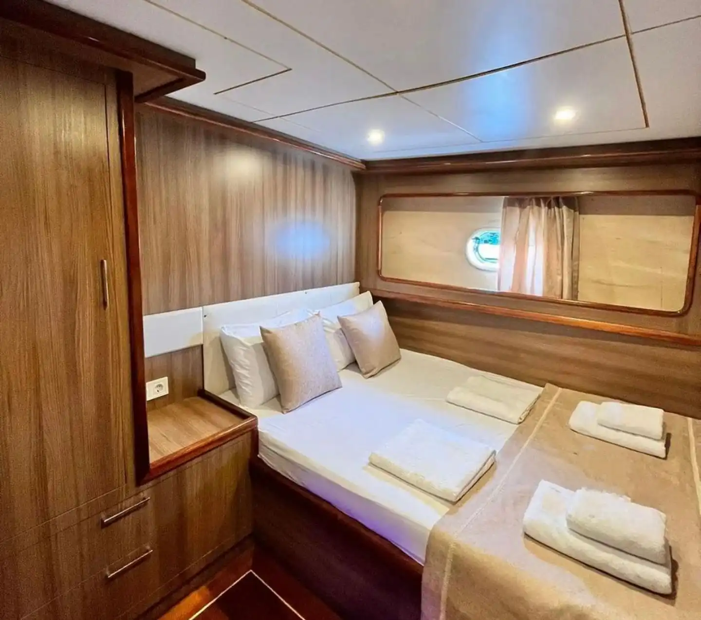 YT 1173 - Weekly Charter