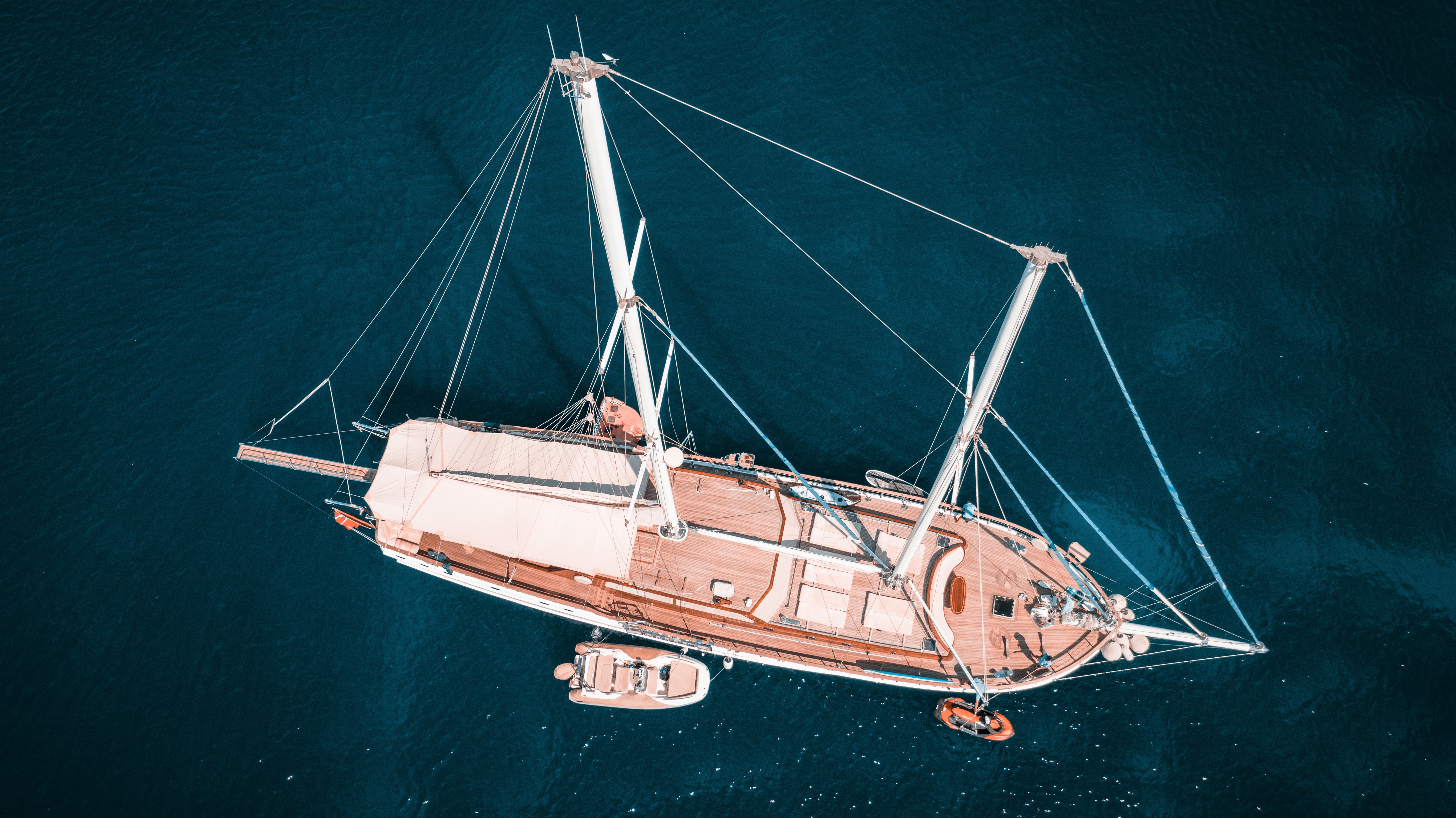 YT 1233 - Weekly Charter