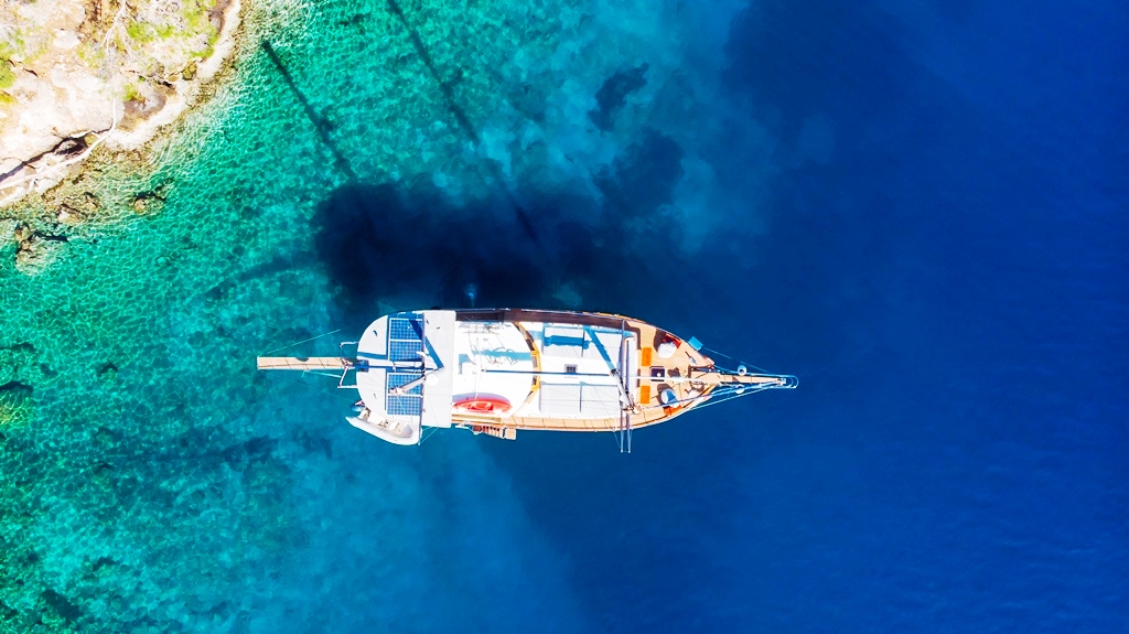 YT 1235 - Weekly Charter