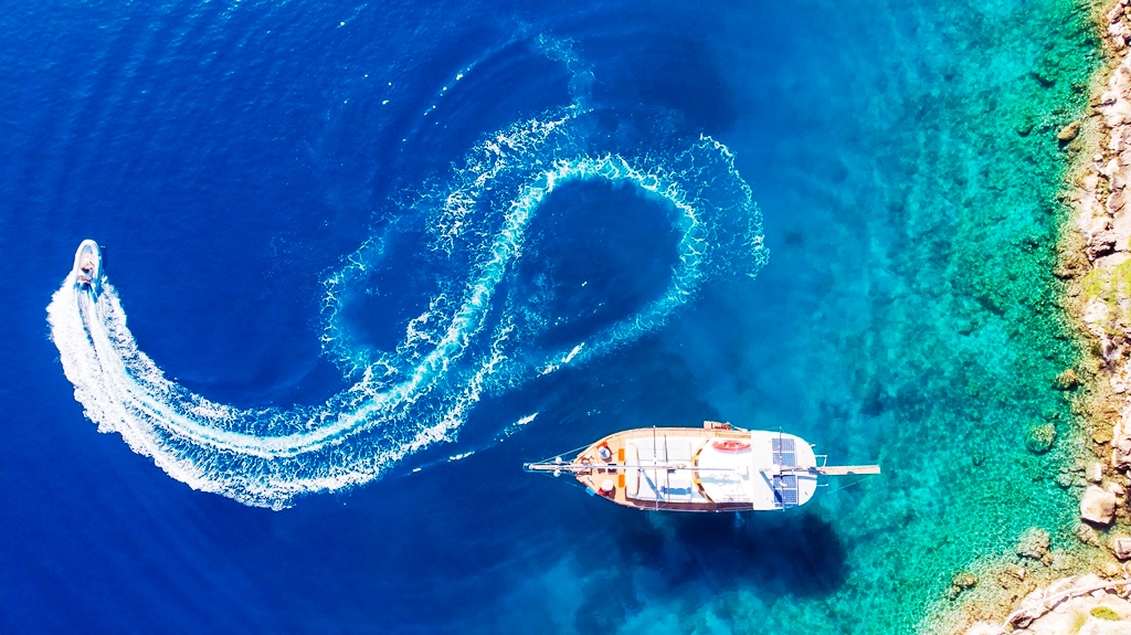 YT 1235 - Weekly Charter