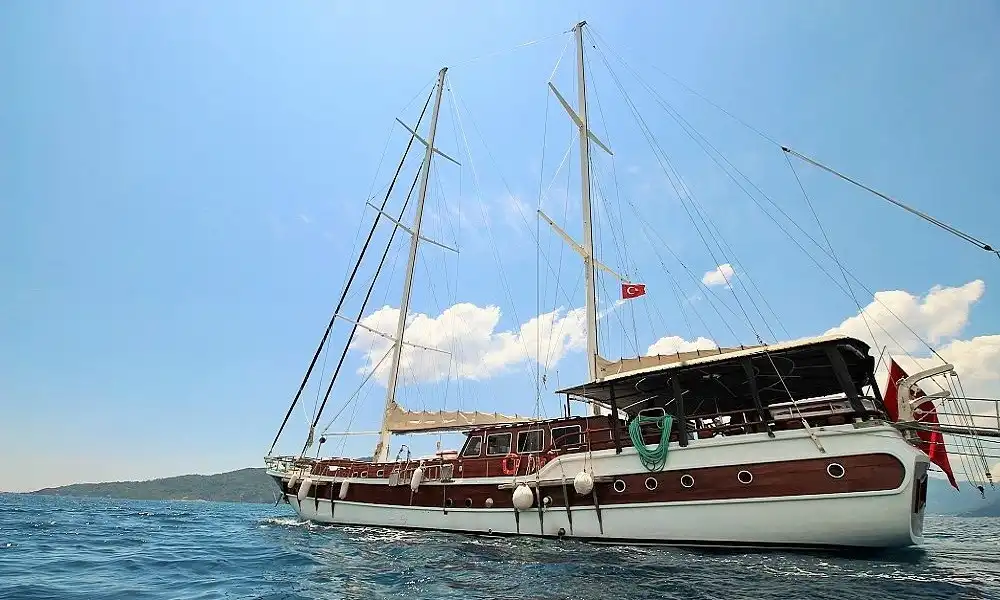 YT 1018 - Weekly Charter